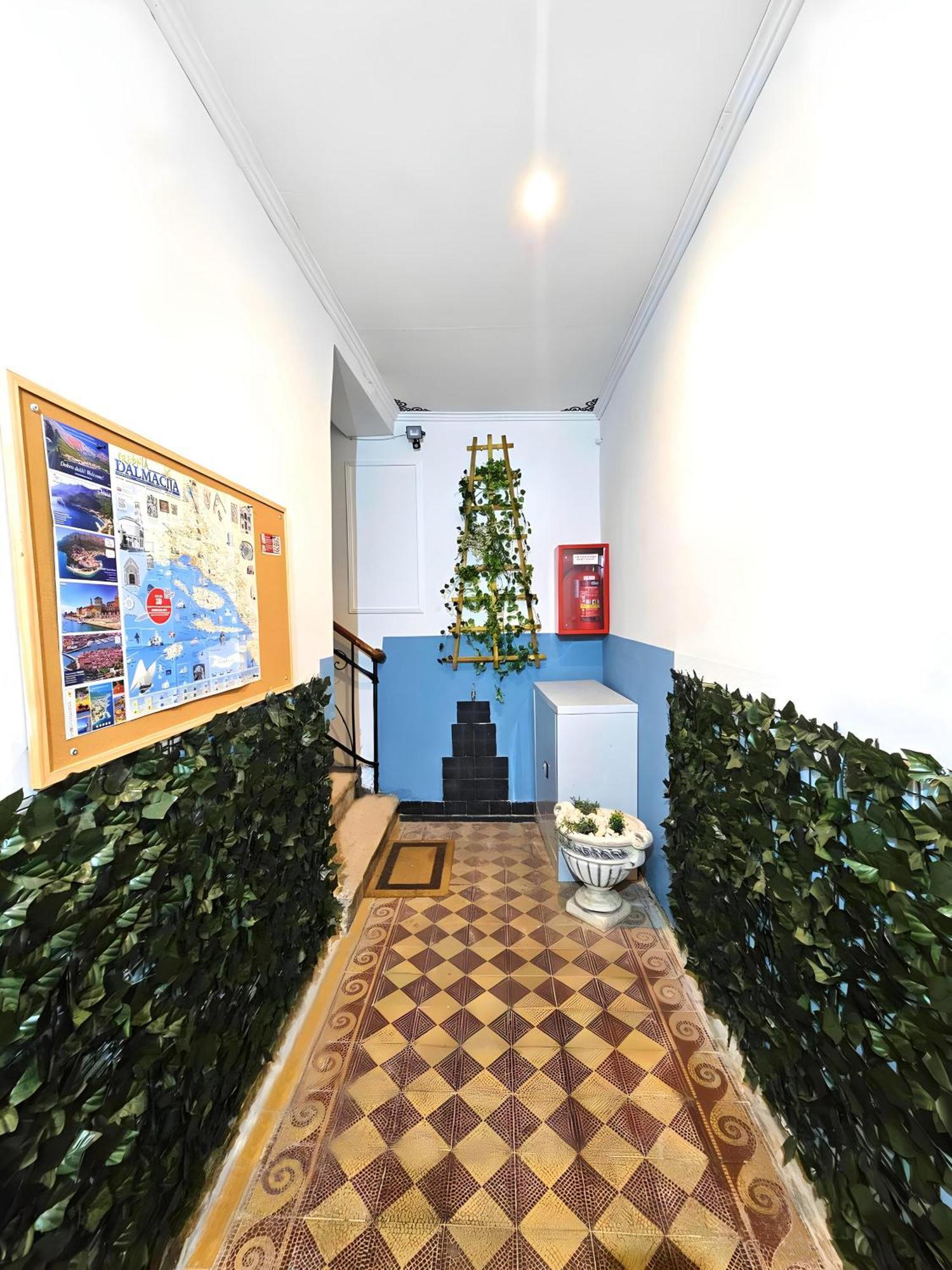 Palace Apartment สปลิท ภายนอก รูปภาพ